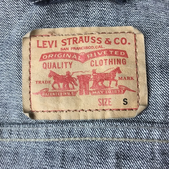 Levi’s Classic Dark Wash Jean Jacket - Picture 5 of 7